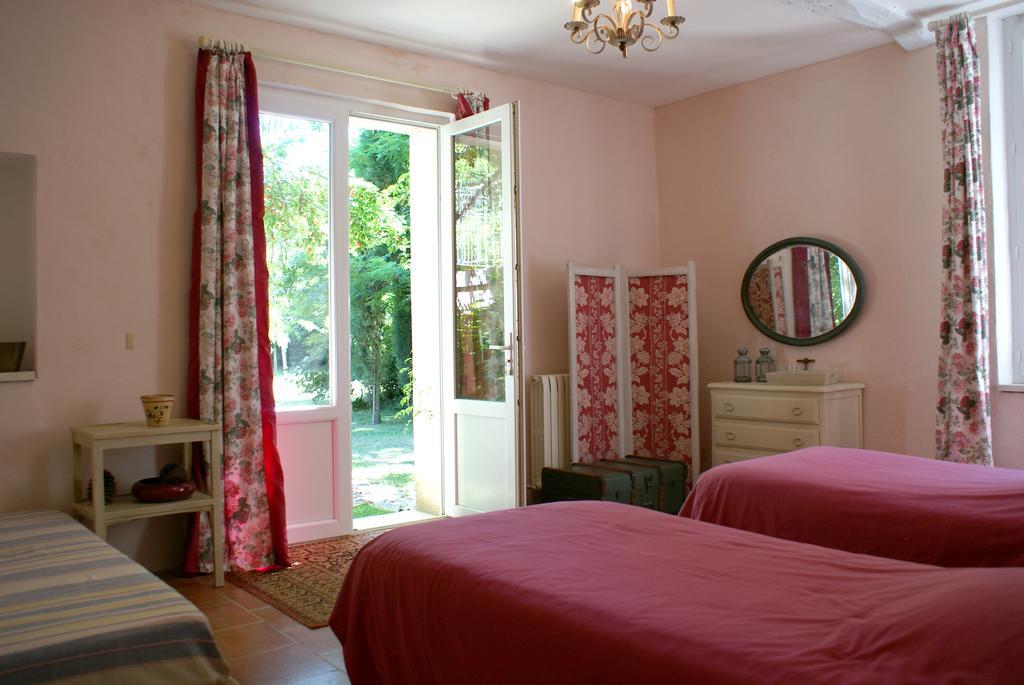 Chateau De Grenier Bed and Breakfast Saint-Léger Habitación foto