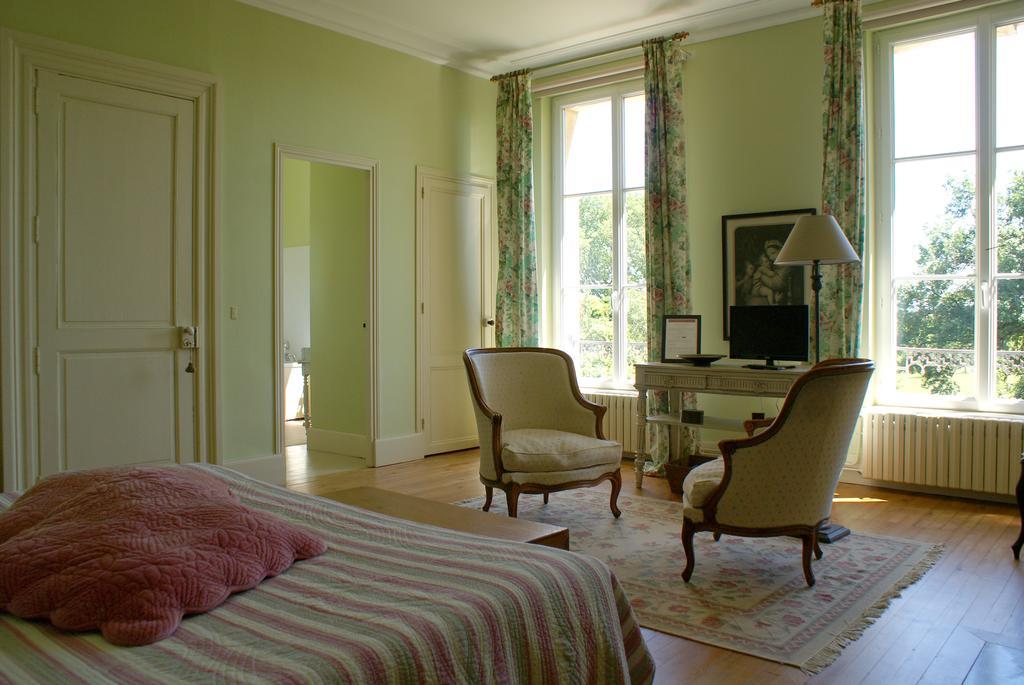 Chateau De Grenier Bed and Breakfast Saint-Léger Habitación foto