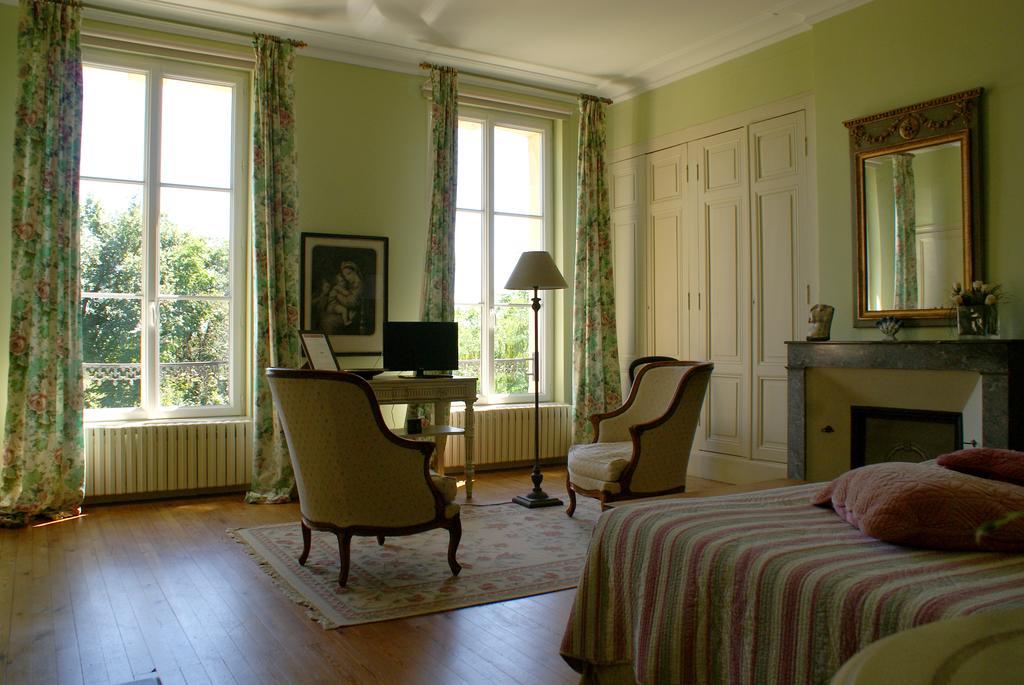 Chateau De Grenier Bed and Breakfast Saint-Léger Habitación foto