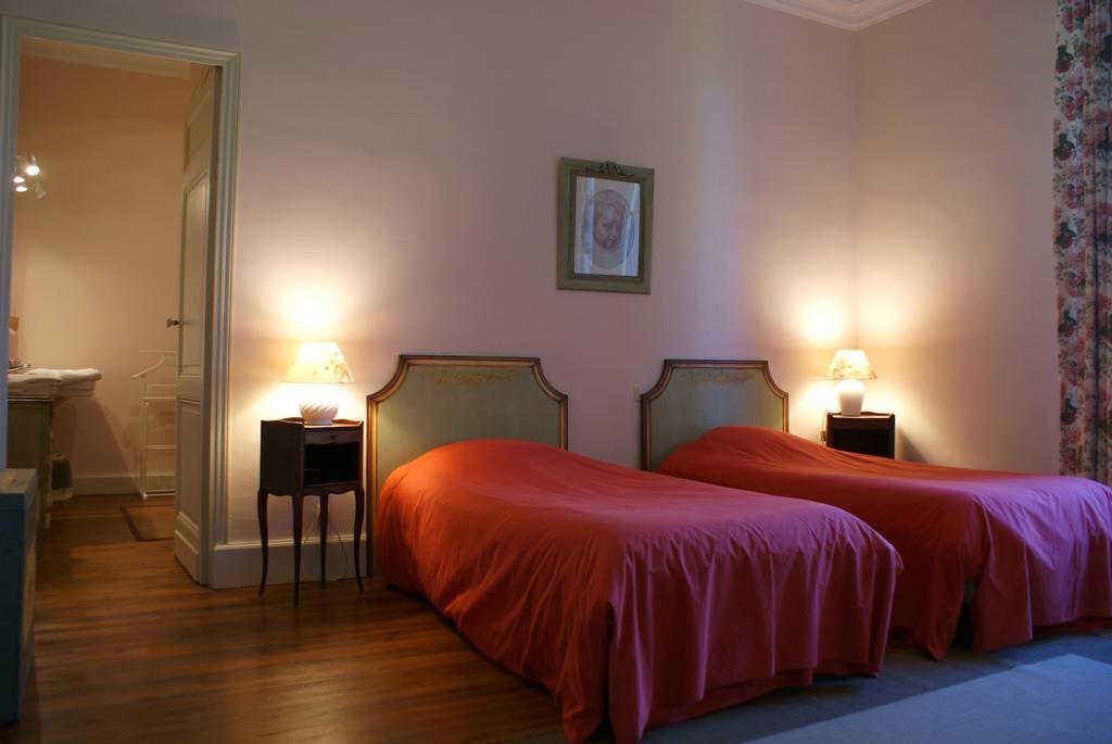 Chateau De Grenier Bed and Breakfast Saint-Léger Habitación foto