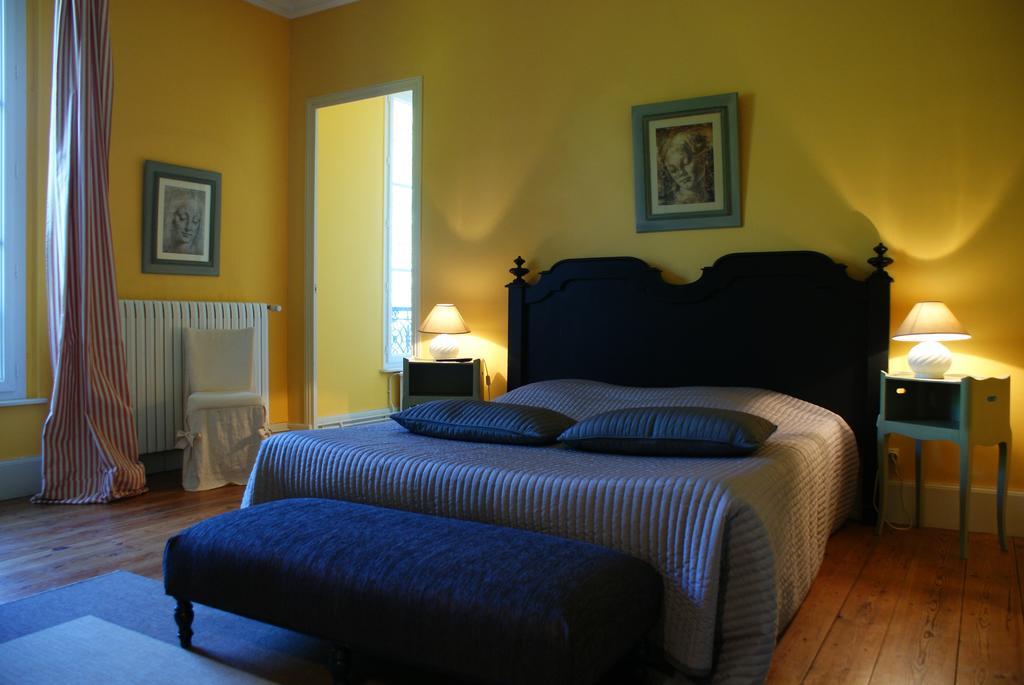 Chateau De Grenier Bed and Breakfast Saint-Léger Habitación foto